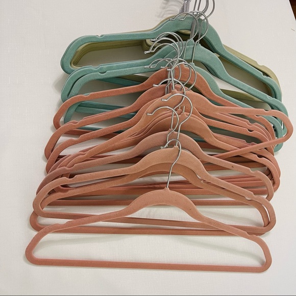Velvet hangers 30 Pink Green Skinny thin grippy closet organizer closet storage - Picture 5 of 6